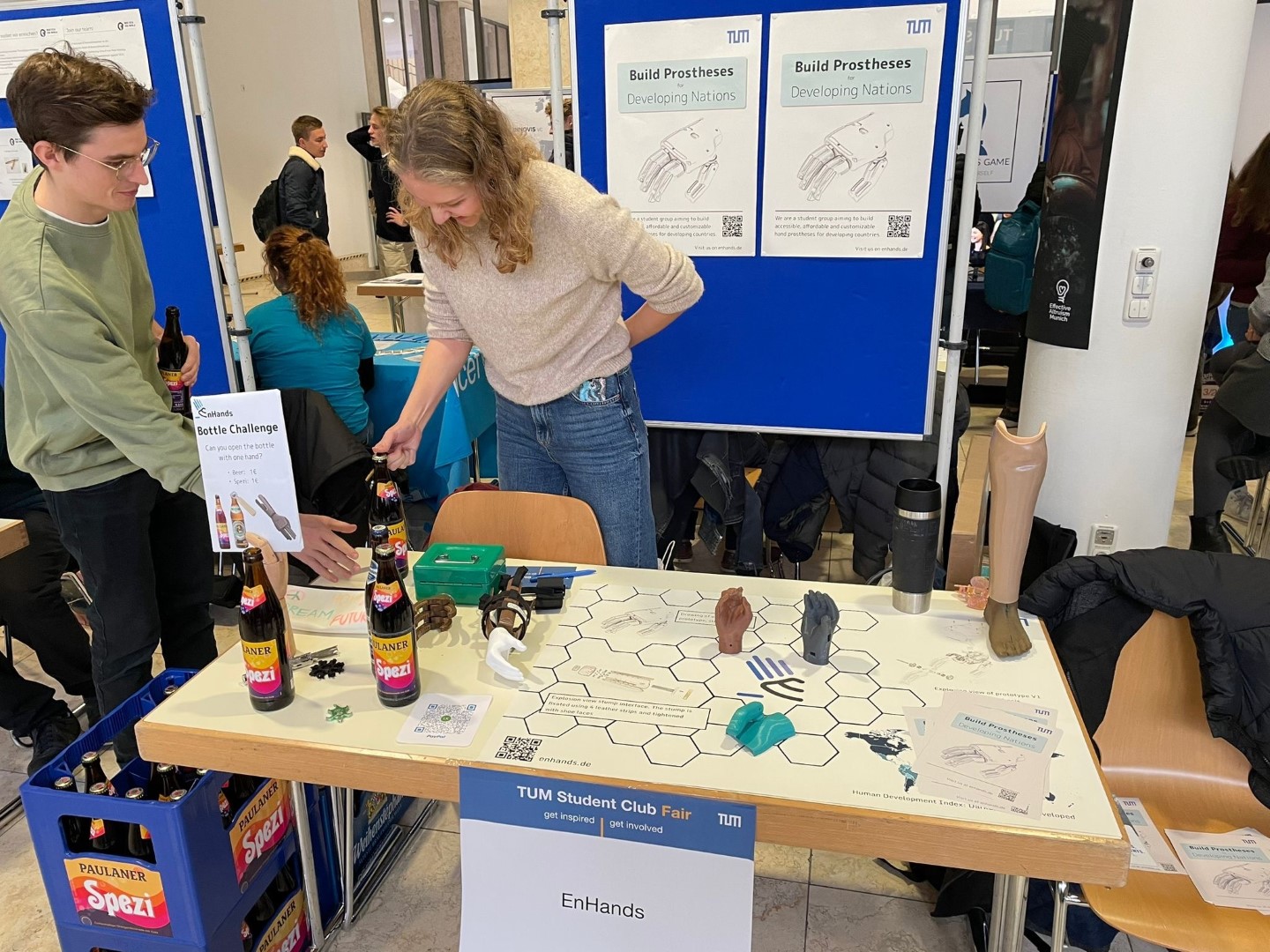 EnHands at the student club fair